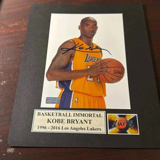  - Kobe Bryant Los Angeles Lakers signed photo - STARWORLDUSA.com