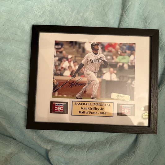 (SALE) Signed Ken Griffey Jr. 5x7 mounted to 8x10 color photo w/coa ( - STARWORLDUSA.com
